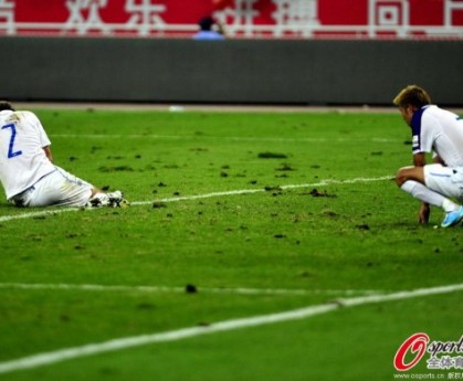 球速体育- 朗斯主场草皮质量遭质疑，球员集体投诉联盟  