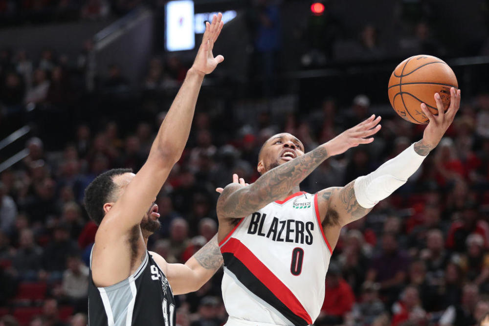  锡安复出砍下两双鹈鹕主场轻取马刺获首胜